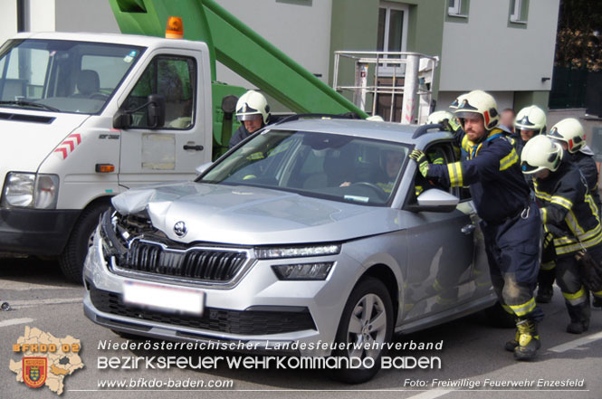 20230317 Verkehrsunfall in Enzesfeld  Foto: Freiwillige Feuerwehr Enzesfeld