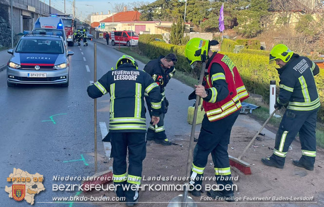 220230317 Verkehrsunfall Baden Leesdorf LB212 Dammgasse  Foto: Freiwillige Feuerwehr Baden-Leesdorf / Stefan Wagner