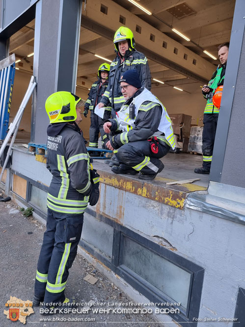 20230328 Schadstoffeinsatz in Traiskirchner Gewerbepark  Foto: Stefan Schneider BFKDO BADEN