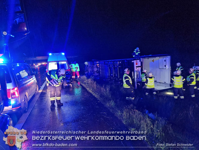 20230502 Lkw Unfall auf der A2 bei Traiskirchen Foto: Stefan Schneider BFKDO BADEN 20230502 Lkw Unfall auf der A2 bei Traiskirchen Foto: Stefan Schneider BFKDO BADEN