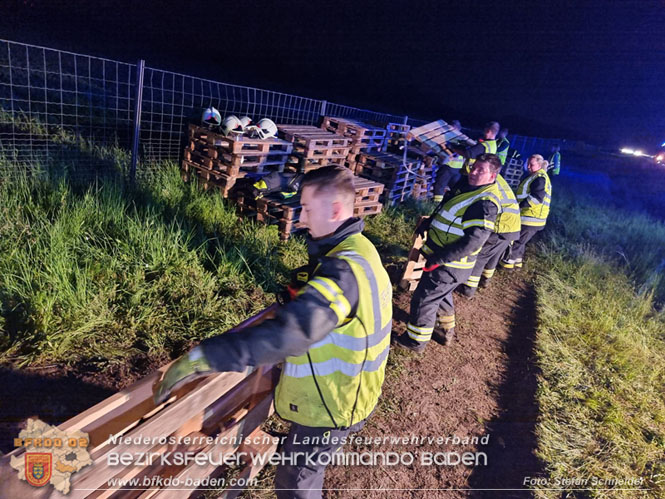 20230502 Lkw Unfall auf der A2 bei Traiskirchen  Foto: Stefan Schneider BFKDO BADEN