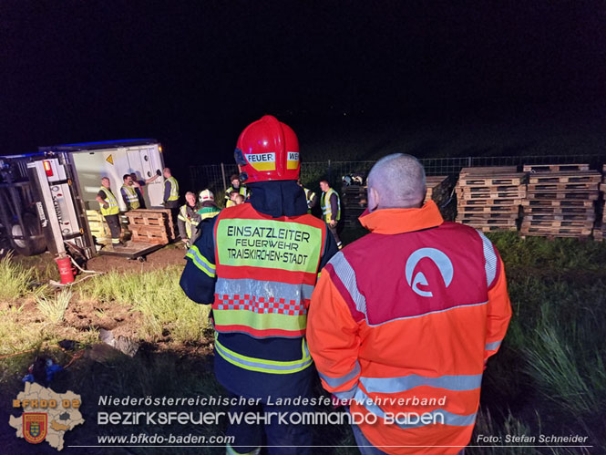 20230502 Lkw Unfall auf der A2 bei Traiskirchen Foto: Stefan Schneider BFKDO BADEN 20230502 Lkw Unfall auf der A2 bei Traiskirchen Foto: Stefan Schneider BFKDO BADEN