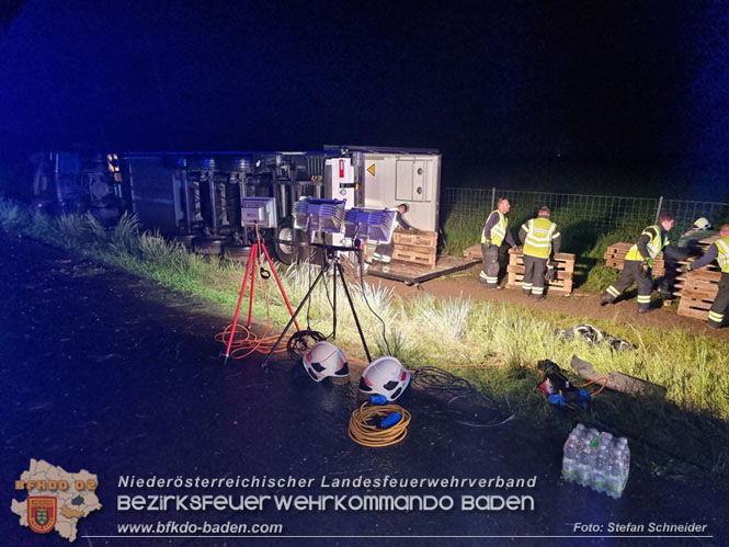 20230502 Lkw Unfall auf der A2 bei Traiskirchen  Foto: Stefan Schneider BFKDO BADEN