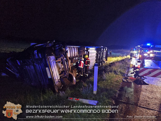 20230502 Lkw Unfall auf der A2 bei Traiskirchen Foto: Stefan Schneider BFKDO BADEN 20230502 Lkw Unfall auf der A2 bei Traiskirchen Foto: Stefan Schneider BFKDO BADEN