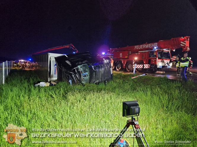 20230502 Lkw Unfall auf der A2 bei Traiskirchen Foto: Stefan Schneider BFKDO BADEN 20230502 Lkw Unfall auf der A2 bei Traiskirchen Foto: Stefan Schneider BFKDO BADEN