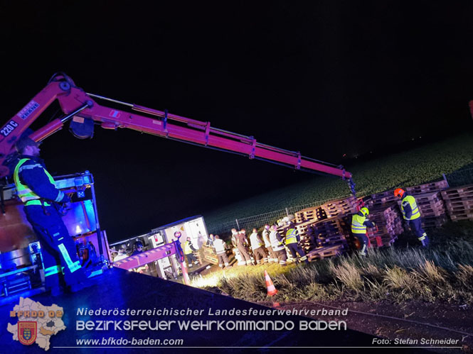 20230502 Lkw Unfall auf der A2 bei Traiskirchen  Foto: Stefan Schneider BFKDO BADEN