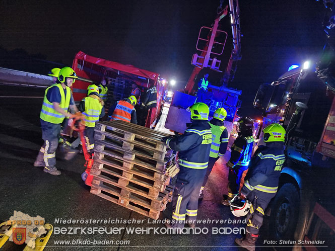 20230502 Lkw Unfall auf der A2 bei Traiskirchen  Foto: Stefan Schneider BFKDO BADEN