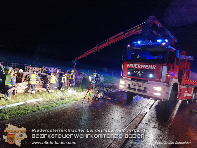 20230502 Lkw Unfall auf der A2 bei Traiskirchen  Foto: Stefan Schneider BFKDO BADEN