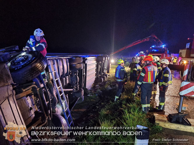 20230502 Lkw Unfall auf der A2 bei Traiskirchen Foto: Stefan Schneider BFKDO BADEN 20230502 Lkw Unfall auf der A2 bei Traiskirchen Foto: Stefan Schneider BFKDO BADEN