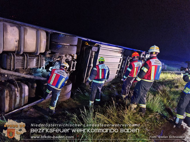20230502 Lkw Unfall auf der A2 bei Traiskirchen Foto: Stefan Schneider BFKDO BADEN 20230502 Lkw Unfall auf der A2 bei Traiskirchen Foto: Stefan Schneider BFKDO BADEN