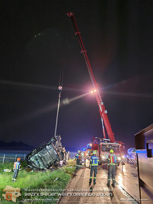 20230502 Lkw Unfall auf der A2 bei Traiskirchen Foto: Stefan Schneider BFKDO BADEN 20230502 Lkw Unfall auf der A2 bei Traiskirchen Foto: Stefan Schneider BFKDO BADEN