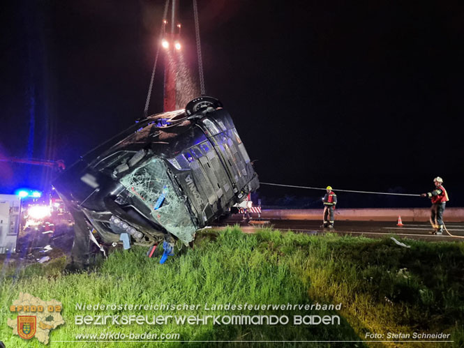 20230502 Lkw Unfall auf der A2 bei Traiskirchen  Foto: Stefan Schneider BFKDO BADEN