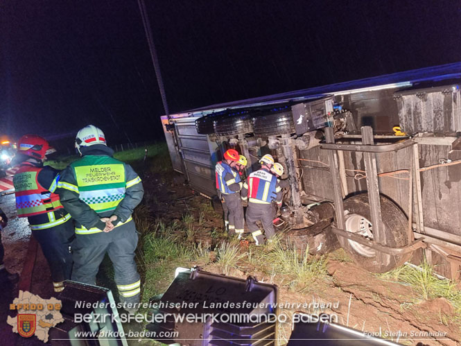 20230502 Lkw Unfall auf der A2 bei Traiskirchen  Foto: Stefan Schneider BFKDO BADEN