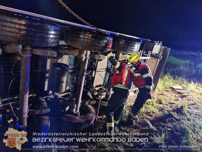 20230502 Lkw Unfall auf der A2 bei Traiskirchen Foto: Stefan Schneider BFKDO BADEN 20230502 Lkw Unfall auf der A2 bei Traiskirchen Foto: Stefan Schneider BFKDO BADEN