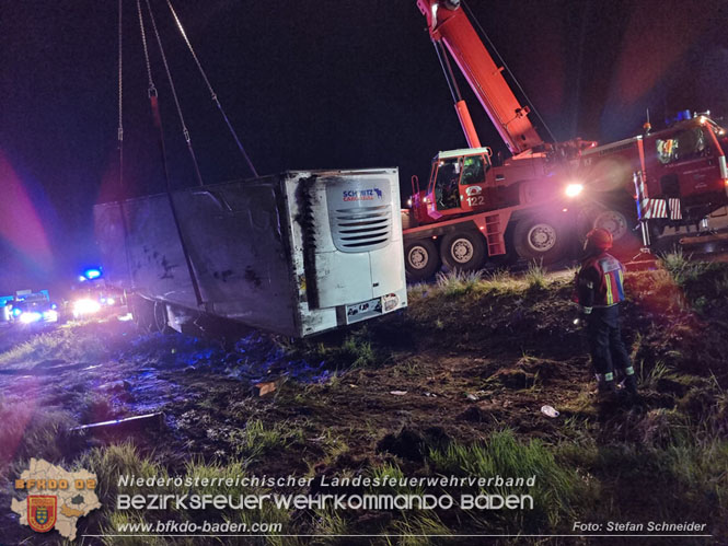 20230502 Lkw Unfall auf der A2 bei Traiskirchen Foto: Stefan Schneider BFKDO BADEN 20230502 Lkw Unfall auf der A2 bei Traiskirchen Foto: Stefan Schneider BFKDO BADEN