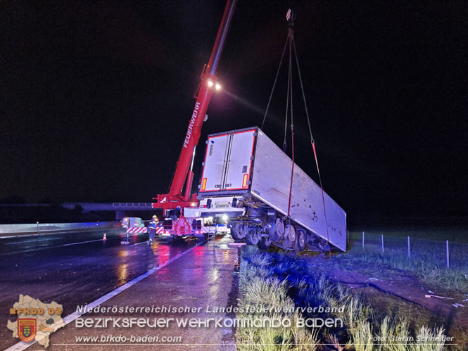 20230502 Lkw Unfall auf der A2 bei Traiskirchen Foto: Stefan Schneider BFKDO BADEN 20230502 Lkw Unfall auf der A2 bei Traiskirchen Foto: Stefan Schneider BFKDO BADEN