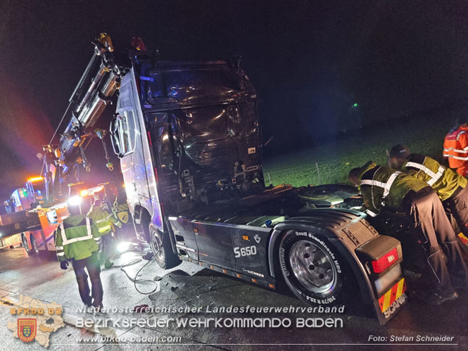 20230502 Lkw Unfall auf der A2 bei Traiskirchen Foto: Stefan Schneider BFKDO BADEN 20230502 Lkw Unfall auf der A2 bei Traiskirchen Foto: Stefan Schneider BFKDO BADEN