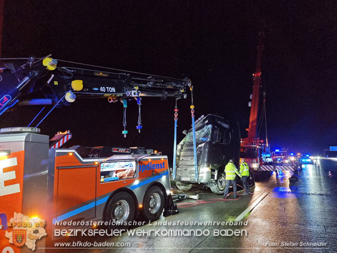 20230502 Lkw Unfall auf der A2 bei Traiskirchen Foto: Stefan Schneider BFKDO BADEN 20230502 Lkw Unfall auf der A2 bei Traiskirchen Foto: Stefan Schneider BFKDO BADEN