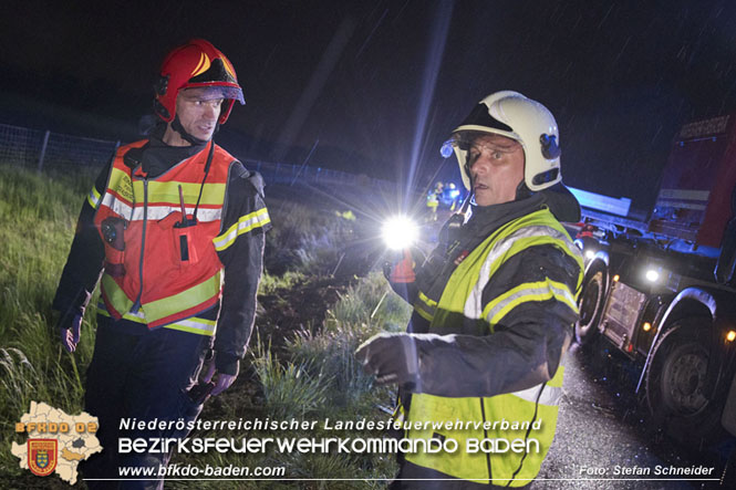 20230502 Lkw Unfall auf der A2 bei Traiskirchen  Foto: Stefan Schneider BFKDO BADEN