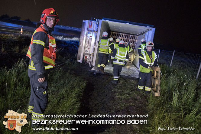 20230502 Lkw Unfall auf der A2 bei Traiskirchen Foto: Stefan Schneider BFKDO BADEN 20230502 Lkw Unfall auf der A2 bei Traiskirchen Foto: Stefan Schneider BFKDO BADEN