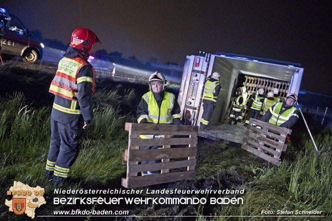20230502 Lkw Unfall auf der A2 bei Traiskirchen Foto: Stefan Schneider BFKDO BADEN 20230502 Lkw Unfall auf der A2 bei Traiskirchen Foto: Stefan Schneider BFKDO BADEN