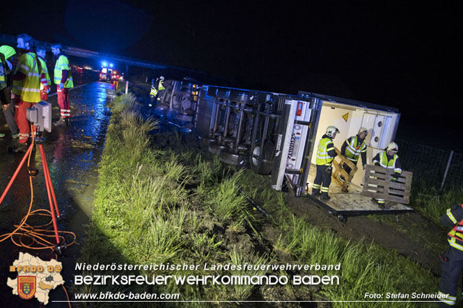 20230502 Lkw Unfall auf der A2 bei Traiskirchen  Foto: Stefan Schneider BFKDO BADEN