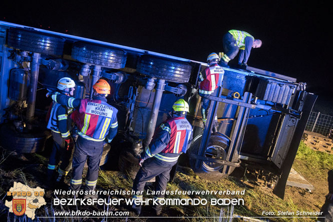20230502 Lkw Unfall auf der A2 bei Traiskirchen Foto: Stefan Schneider BFKDO BADEN 20230502 Lkw Unfall auf der A2 bei Traiskirchen Foto: Stefan Schneider BFKDO BADEN