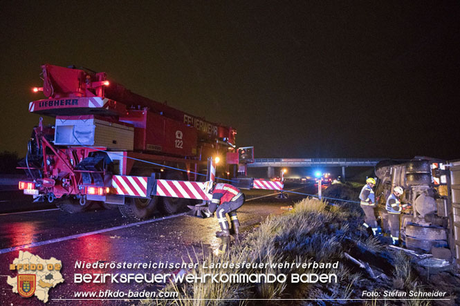 20230502 Lkw Unfall auf der A2 bei Traiskirchen Foto: Stefan Schneider BFKDO BADEN 20230502 Lkw Unfall auf der A2 bei Traiskirchen Foto: Stefan Schneider BFKDO BADEN