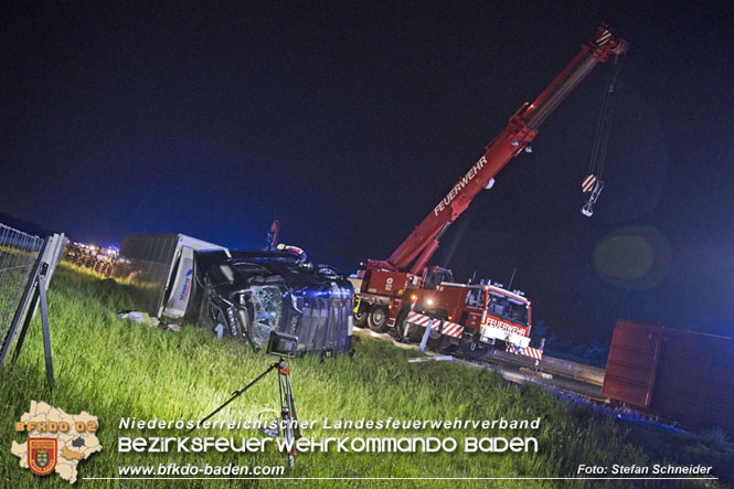 20230502 Lkw Unfall auf der A2 bei Traiskirchen Foto: Stefan Schneider BFKDO BADEN 20230502 Lkw Unfall auf der A2 bei Traiskirchen Foto: Stefan Schneider BFKDO BADEN