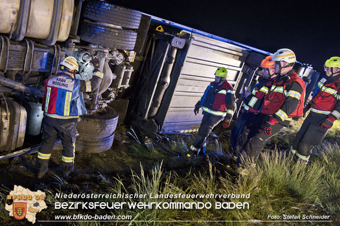 20230502 Lkw Unfall auf der A2 bei Traiskirchen Foto: Stefan Schneider BFKDO BADEN 20230502 Lkw Unfall auf der A2 bei Traiskirchen Foto: Stefan Schneider BFKDO BADEN