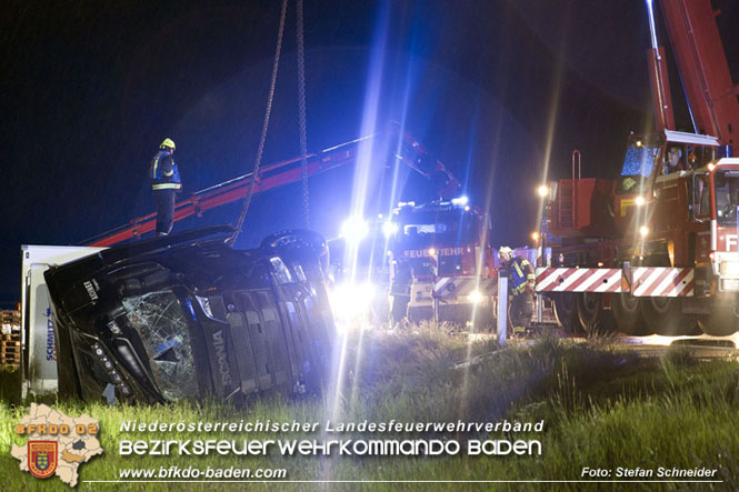 20230502 Lkw Unfall auf der A2 bei Traiskirchen Foto: Stefan Schneider BFKDO BADEN 20230502 Lkw Unfall auf der A2 bei Traiskirchen Foto: Stefan Schneider BFKDO BADEN