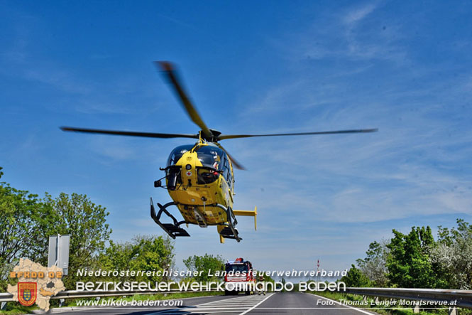 20230505 Menschenrettung nach Verkehrsunfall auf der B210 zwischen Ebreichsdorf und Oberwaltersdorf Höhe der A3  Foto: Thomas Lenger Monatsrevue.at