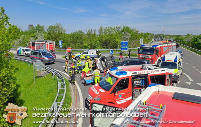 20230505 Menschenrettung nach Verkehrsunfall auf der B210 zwischen Ebreichsdorf und Oberwaltersdorf Hhe der A3  Foto: Freiwillige Feuerwehr Oberwaltersdorf