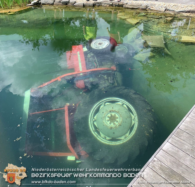 20230614 Traktor aus Schwimmteich in Klausen-Leopoldsdorf geborgen Foto: Freiwillige Feuerwehr Alland 20230614 Traktor aus Schwimmteich in Klausen-Leopoldsdorf geborgen Foto: Freiwillige Feuerwehr Alland