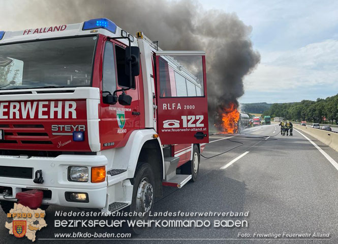20230710_Brand eines Gefahrgut Lkw auf der A21 Foto: Freiwillige Feuerwehr Alland 20230710_Brand eines Gefahrgut Lkw auf der A21 Foto: Freiwillige Feuerwehr Alland