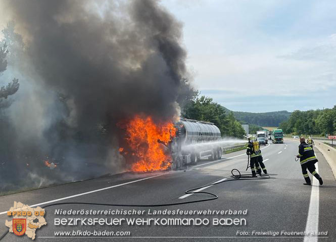 20230710_Brand eines Gefahrgut Lkw auf der A21 Foto: Freiwillige Feuerwehr Alland 20230710_Brand eines Gefahrgut Lkw auf der A21 Foto: Freiwillige Feuerwehr Alland