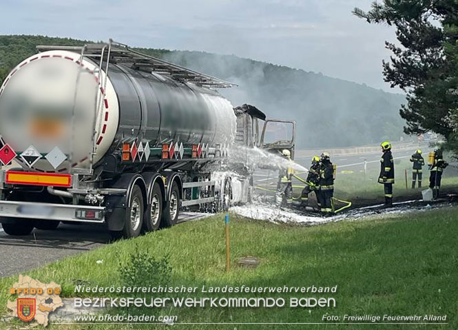 20230710_Brand eines Gefahrgut Lkw auf der A21   Foto: Freiwillige 