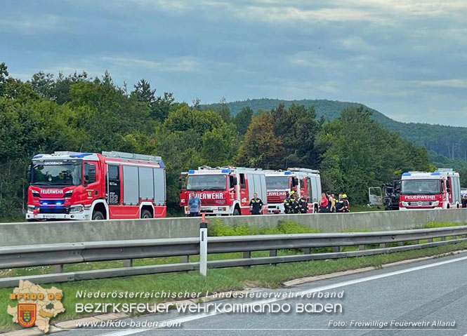 20230710_Brand eines Gefahrgut Lkw auf der A21   Foto: BFKDO BADEN