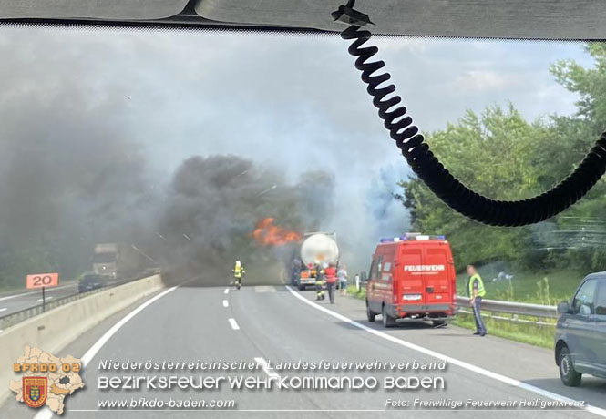 20230710_Brand eines Gefahrgut Lkw auf der A21   Foto: Freiwillige Feuerwehr Heiligenkreuz