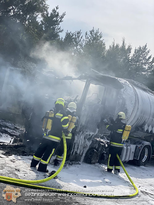 20230710_Brand eines Gefahrgut Lkw auf der A21   Foto: Freiwillige Feuerwehr Heiligenkreuz