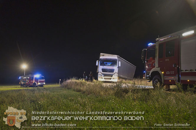 20230822 Schwere LKW Bergung in Bad Vöslau Foto: Stefan Schneider BFKDO BADEN 20230822 Schwere LKW Bergung in Bad Vöslau Foto: Stefan Schneider BFKDO BADEN