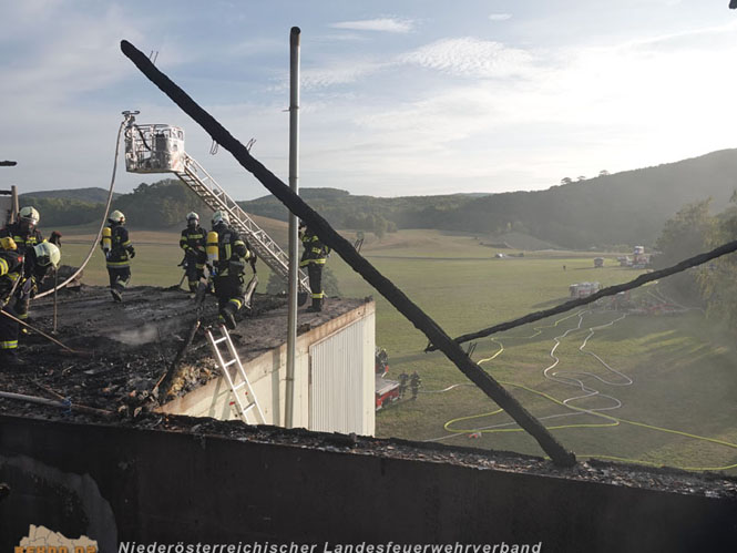 20231007_Grobrand in Heizungsanlage von Hhnerstall in Schwarzensee/Neuhaus  Foto: Stefan Schneider BFK Baden