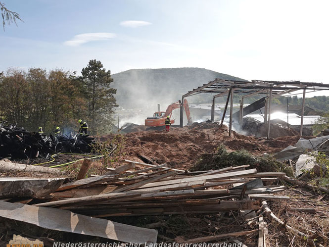 20231007_Grobrand in Heizungsanlage von Hhnerstall in Schwarzensee/Neuhaus  Foto: Stefan Schneider BFK Baden