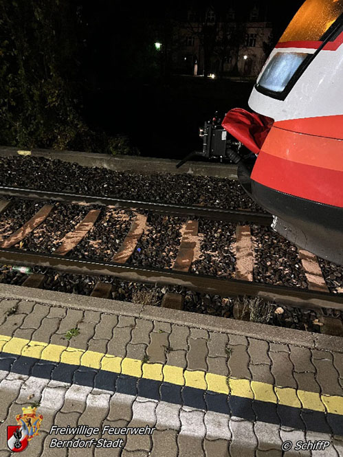 20231110 Betriebsmittelaustritt aus Schienenfahrzeug Bahnhof Berndorf