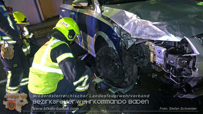20231214 Fahrzeug-&Uuml;berschlag im Ortsgebiet von Pfaffst&auml;tten  Foto: Stefan Schneider