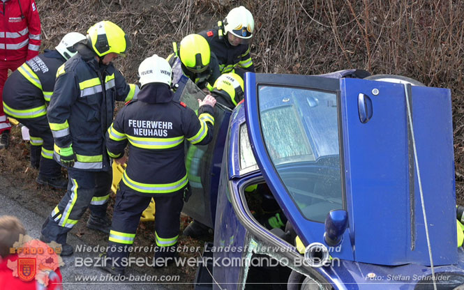 20240117 Herausfordernde Personenrettung nach Verkehrsunfall auf der L4004  Foto: Stefan Schneider BFKDO BADEN