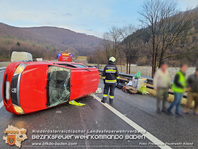 20240118 Alarmierte Menschenrettung nach Verkehrsunfall auf der A21  Foto: Freiwillige Feuerwehr Alland