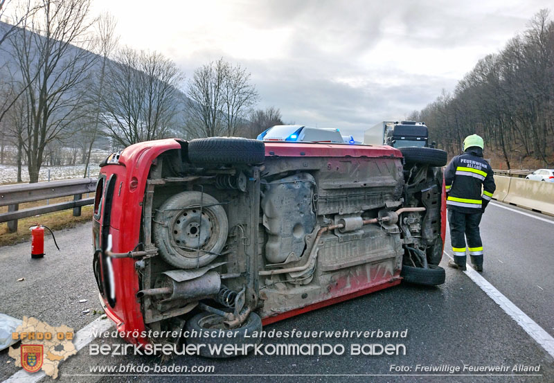 20240118 Alarmierte Menschenrettung nach Verkehrsunfall auf der A21  Foto: Freiwillige Feuerwehr Alland