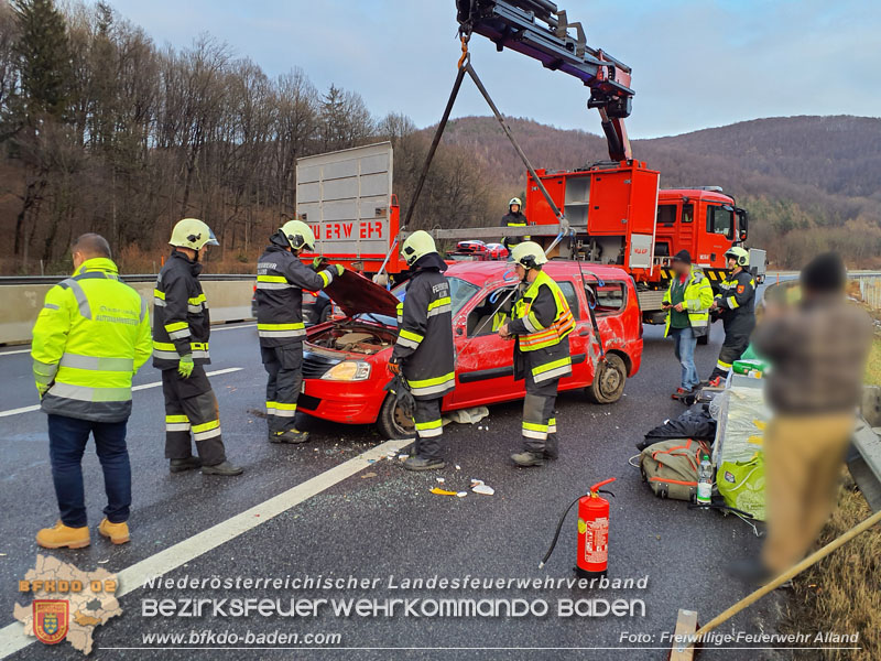 20240118 Alarmierte Menschenrettung nach Verkehrsunfall auf der A21  Foto: Freiwillige Feuerwehr Alland