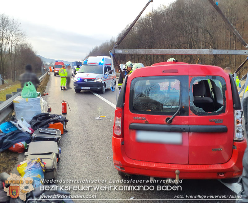 20240118 Alarmierte Menschenrettung nach Verkehrsunfall auf der A21  Foto: Freiwillige Feuerwehr Alland